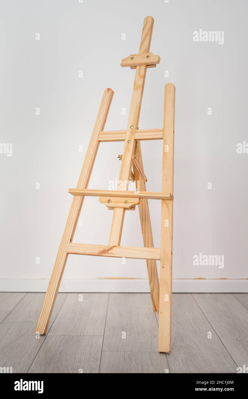 Wooden art easels hi-res stock photography and images - Alamy