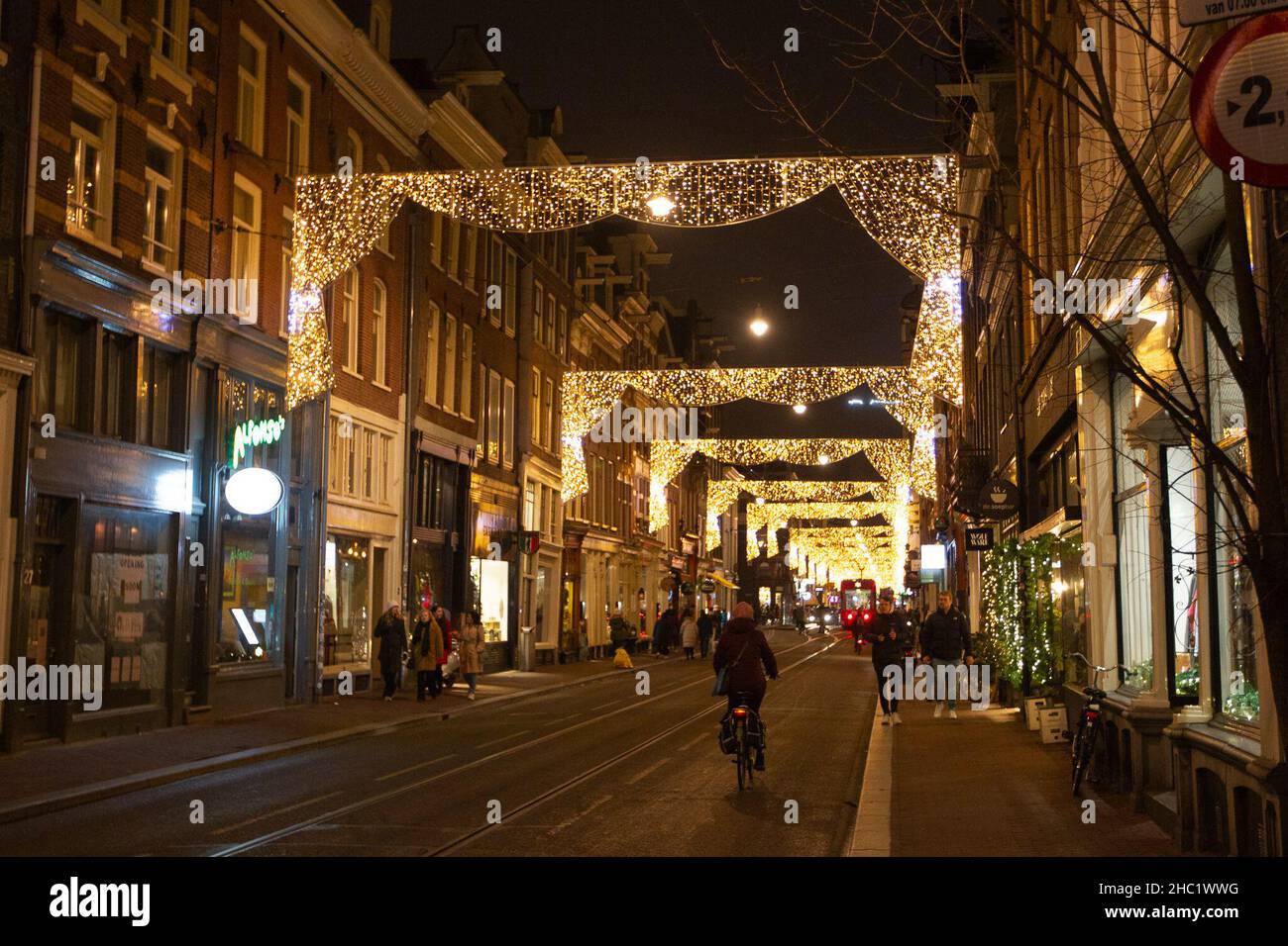 Christmas In Amsterdam 2022 Amsterdam, Dec. 18. 14Th Jan, 2022. People Walk On A Street With Christmas  Decorations In Amsterdam, The Netherlands, On Dec. 18, 2021. The Dutch  Government Announced A Stricter Lockdown On Saturday Out