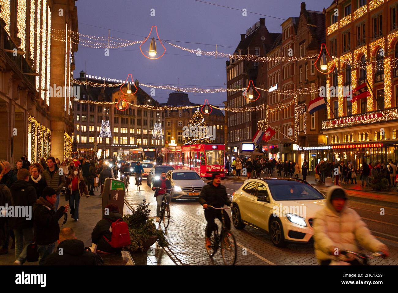Christmas In Amsterdam 2022 Amsterdam, Dec. 18. 14Th Jan, 2022. People Walk On A Street With Christmas  Decorations In Amsterdam, The Netherlands, On Dec. 18, 2021. The Dutch  Government Announced A Stricter Lockdown On Saturday Out