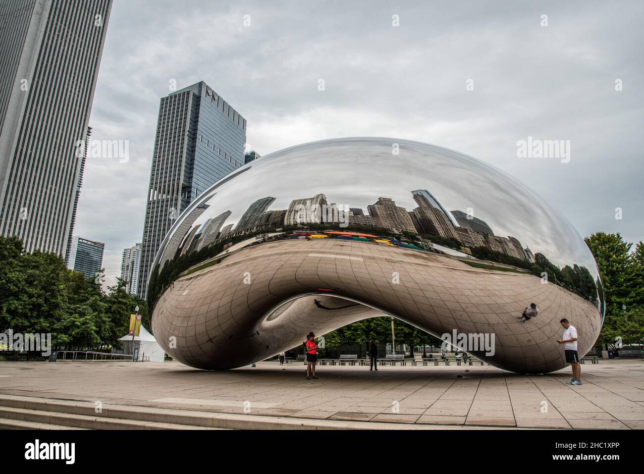 CHICAGO, USA - AUGUST 29, 2019: Iconic Millennium Egg and the Chicago ...