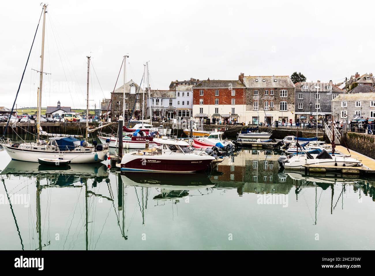 Cornall fishing boats harbour hi-res stock photography and images - Alamy