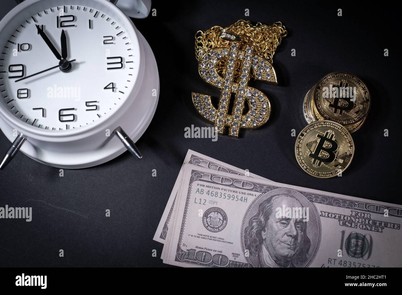 Money bills coins clock icon hi-res stock photography and images - Alamy