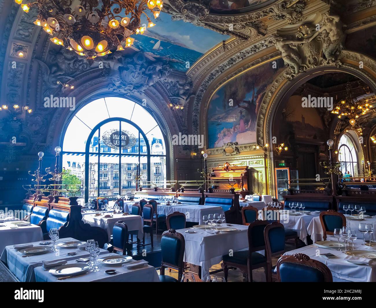 Brasserie De La Gare De Lyon Paris Paris, France, Table Setting, Inside empty French Traditional Brasserie  Restaurant "le Train Blue", in Dining Room, Gare de Lyon, windows interior,  romantic restaurant Stock Photo - Alamy