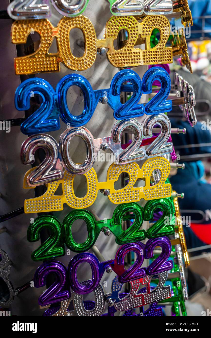 A souvenir store in New York displays a selection of 2022 themed New Year's  Eve glasses on Tuesday, December 21, 2021. ( Richard B. Levine Stock Photo  - Alamy