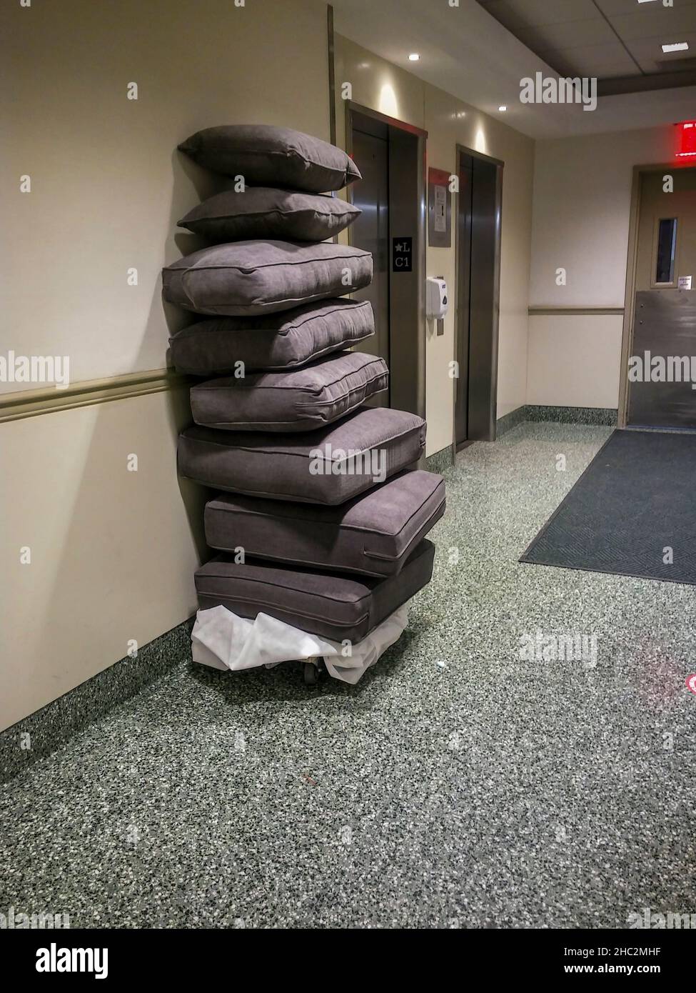 Couch cushions during a move out in an apartment building in New York on Thursday, December 2, 2021. (© Richard B. Levine) Stock Photo