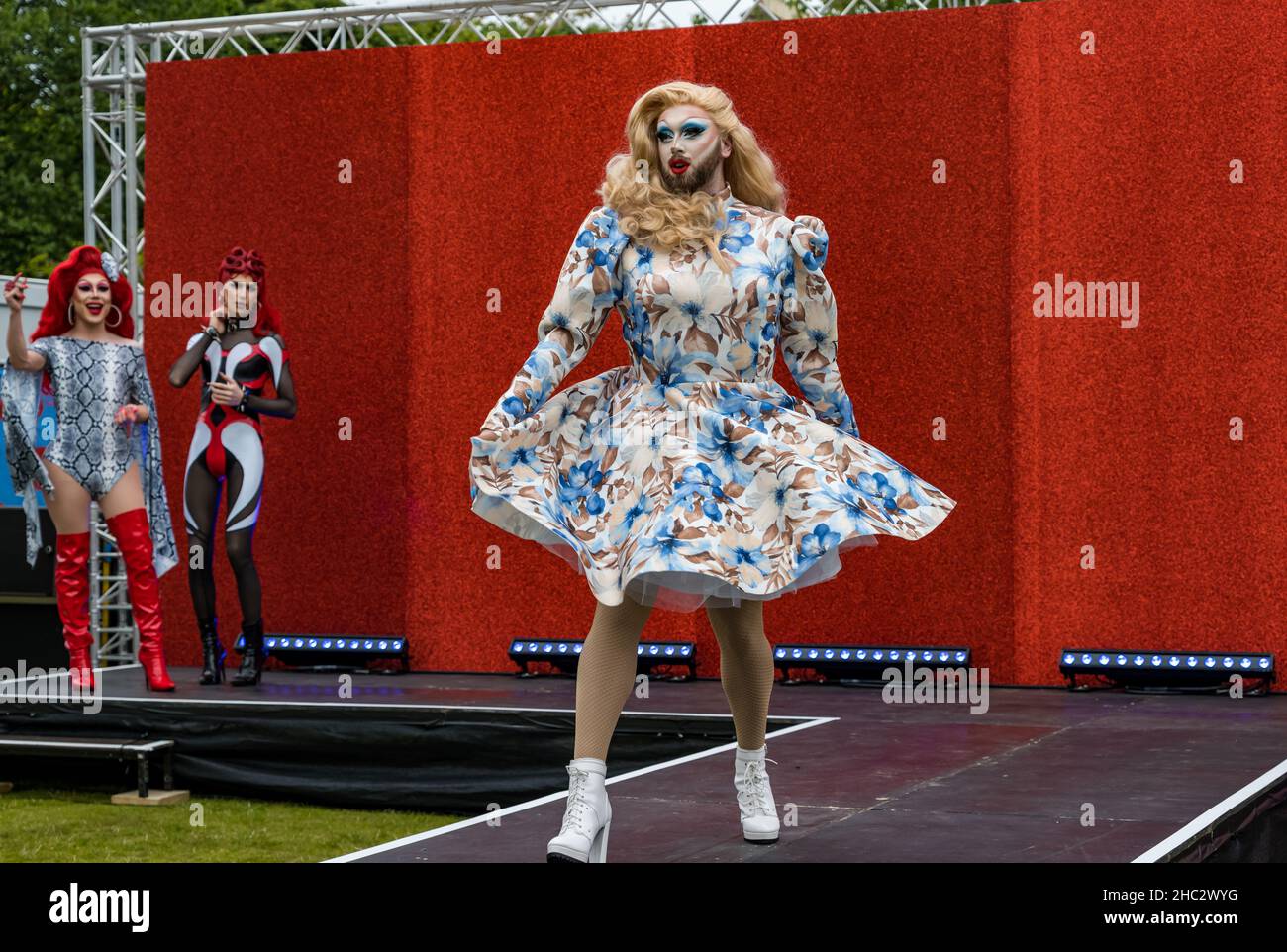 Drag queens hi-res stock photography and images - Page 2 - Alamy