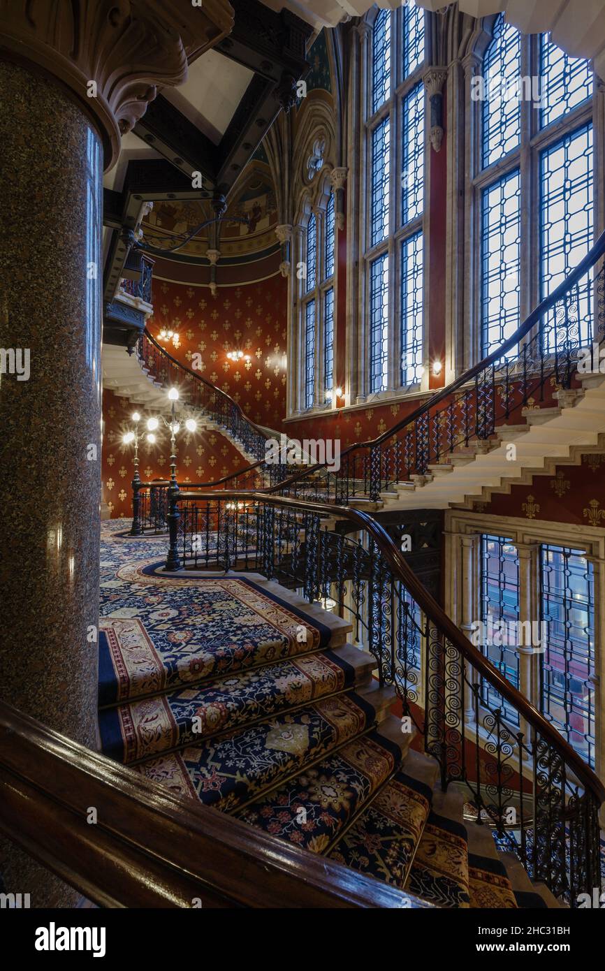 London art deco staircase hi-res stock photography and images - Alamy
