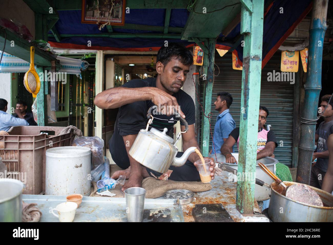Chai vendor in Kolkata, India Stock Photo