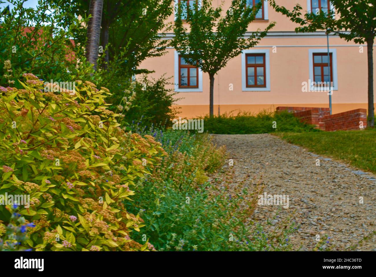Brick gravel path hi-res stock photography and images - Alamy