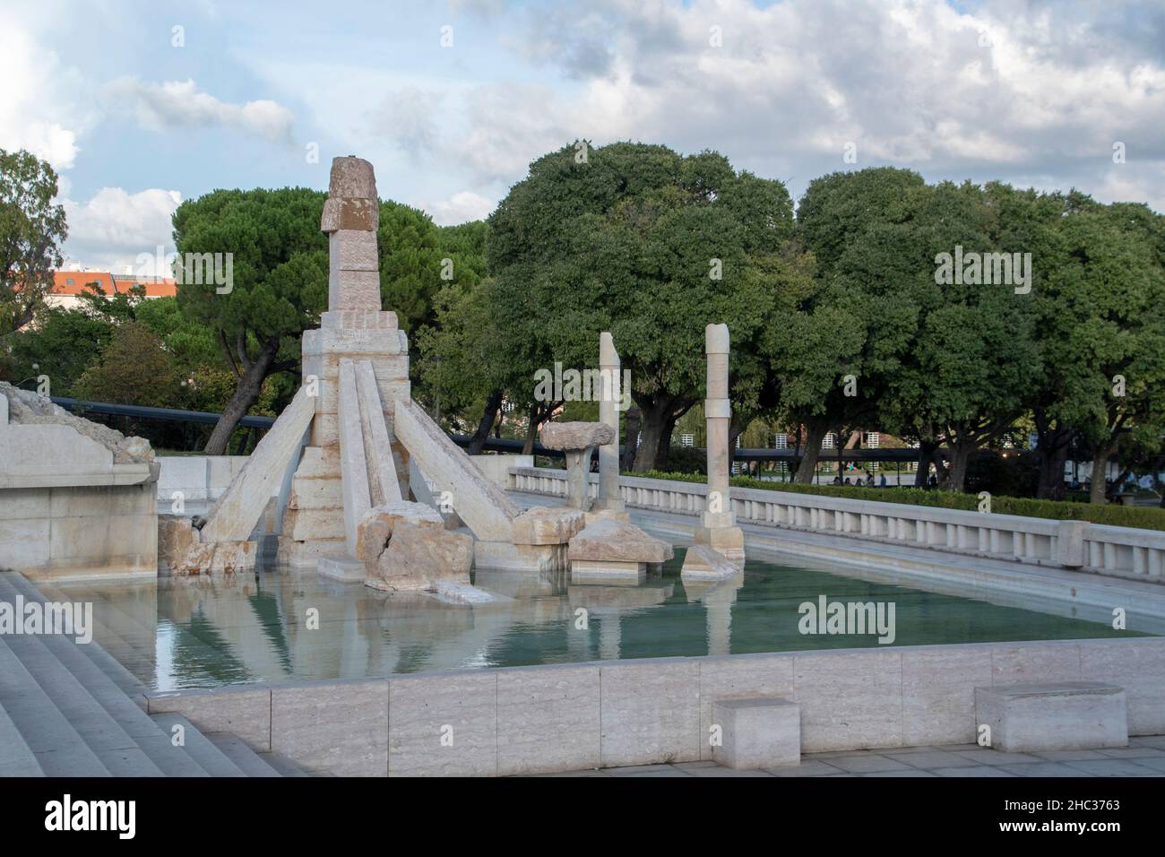Landscape of fountain and statue in Parque Eduardo VII in Lisbon Stock Photo