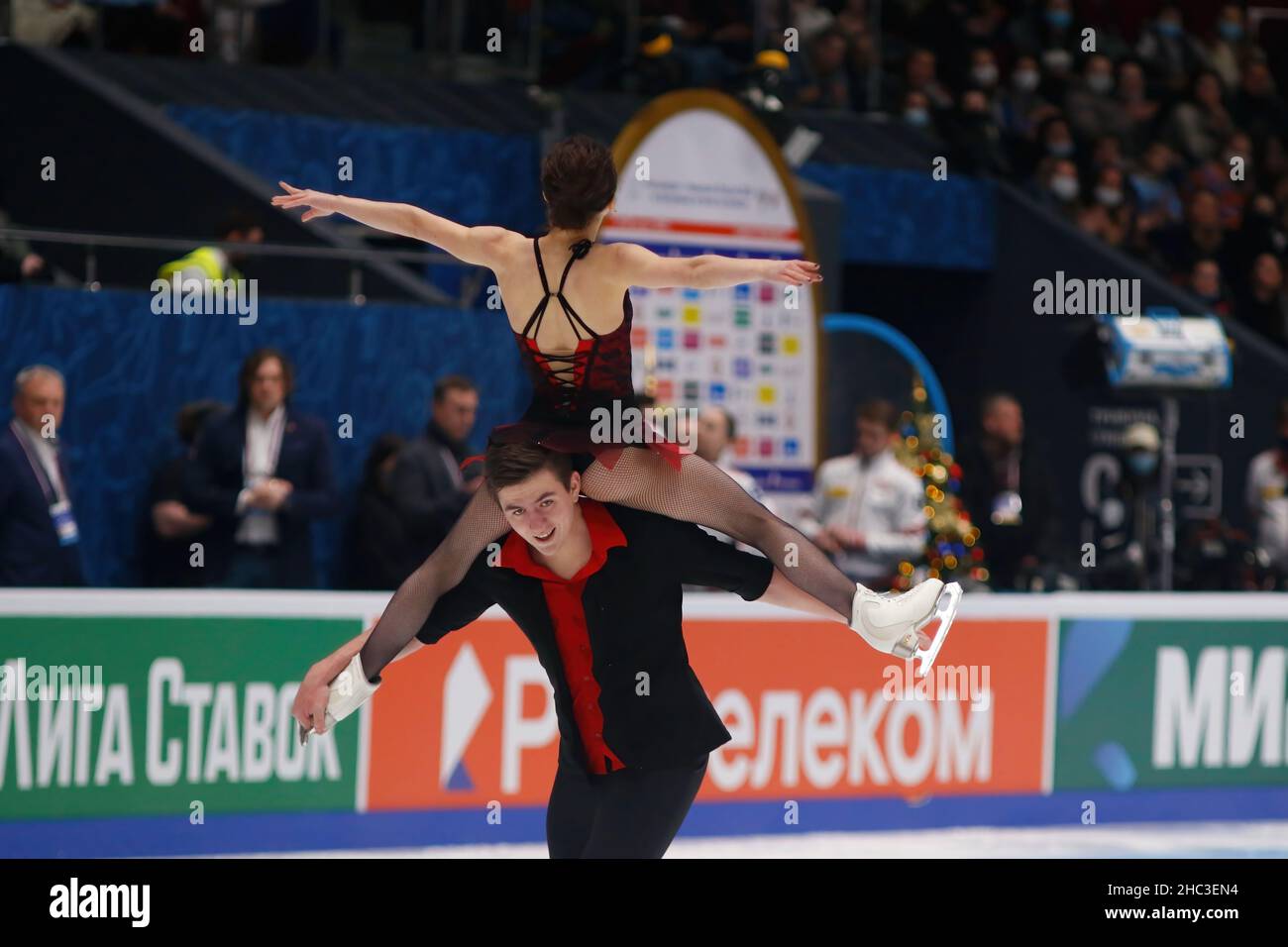 Saint Petersburg, Russia. 23rd Dec, 2021. Daria Pavliuchenko, Denis Khodykin of Russia compete during the Pairs, Short Program on day one of the Rostelecom Russian Nationals 2022 of Figure Skating at the Yubileyny Sports Palace in Saint Petersburg. Final score: 75.40 (Photo by Maksim Konstantinov/SOPA Image/Sipa USA) Credit: Sipa USA/Alamy Live News Stock Photo