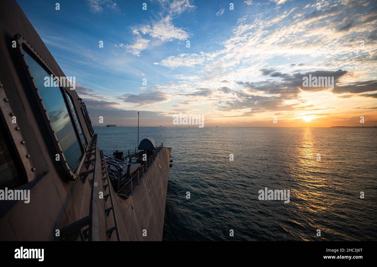 211216-N-LI768-1006  SINGAPORE STRAIT (Dec. 16, 2021) – The Independence-variant littoral combat ship USS Tulsa (LCS 16) transits to Changi Naval Base, Singapore. Tulsa, part of Destroyer Squadron (DESRON) 7, is on a rotational deployment, operating in the U.S. 7th Fleet area of operations to enhance interoperability with partners and serve as a ready-response force in support of a free and open Indo-Pacific region. (U.S. Navy photo by Mass Communication Specialist 1st Class Devin M. Langer) Stock Photo
