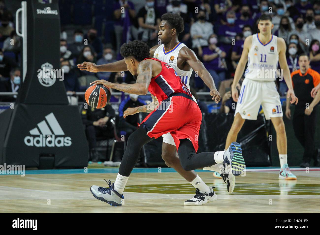 Will Clyburn of CSKA Moscow and Sediq Garuba of Real Madrid during the Turkish Airlines Euroleague basketball match between Real Madrid and CSKA Moscow on December 23, 2021 at Wizink Center in Madrid, Spain - Photo:  Irh/DPPI/LiveMedia Stock Photo