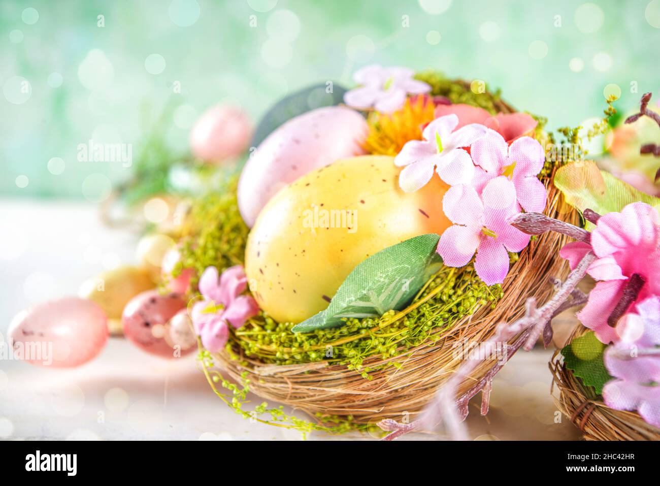 Happy easter background with Nests decoration, colorful eggs and Spring ...