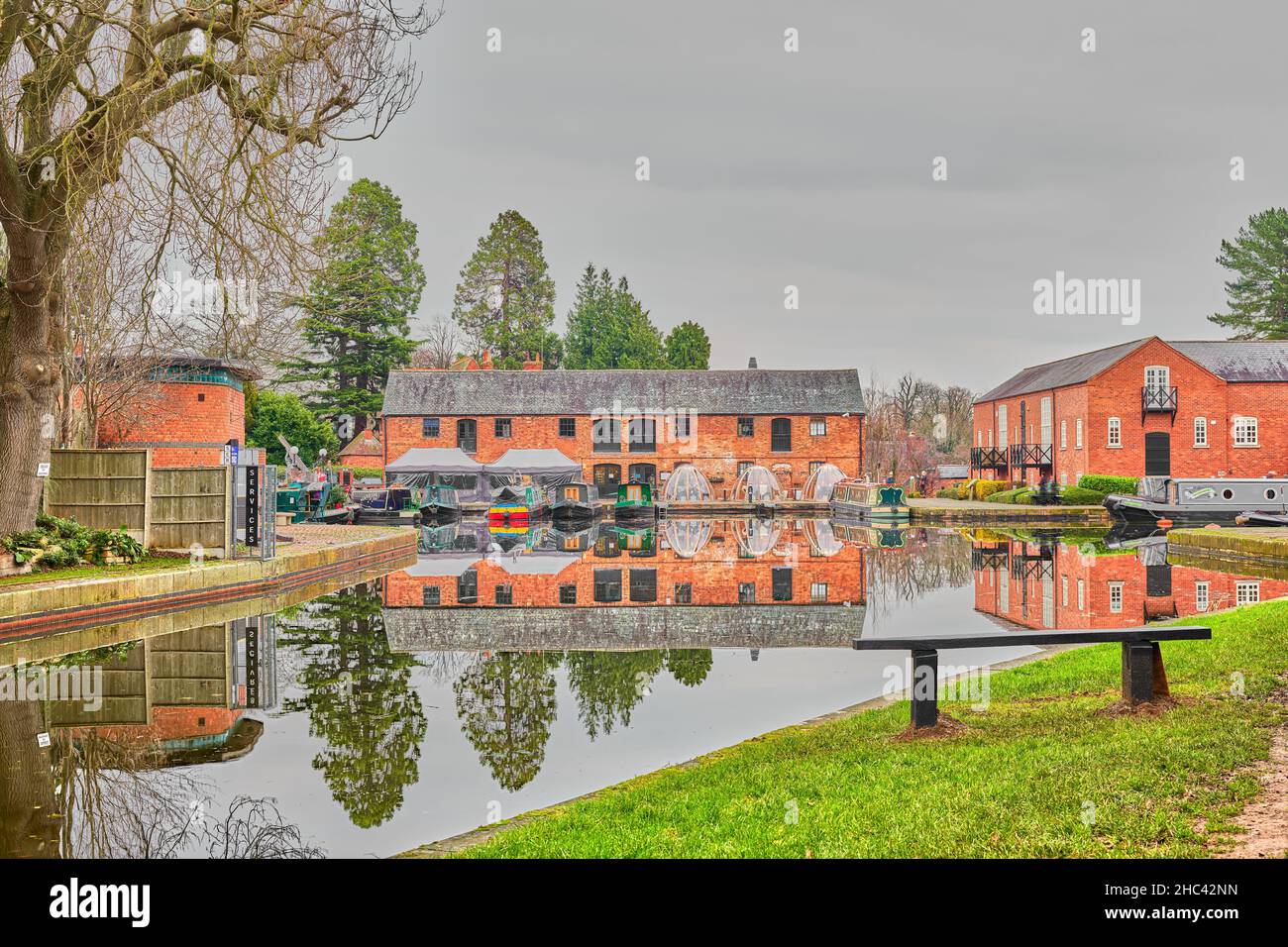 Former warehouses converted to a restaurant and flats on the Union Wharf terminus basin of the Grand Union canal at Market Harborough, England. Stock Photo