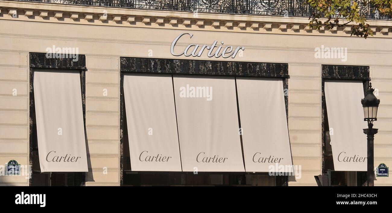 Paris, France, People Shopping, French Luxury Fashion Shop, Cartier, Store  Window, Avenue Champs Elysees Stock Photo - Alamy