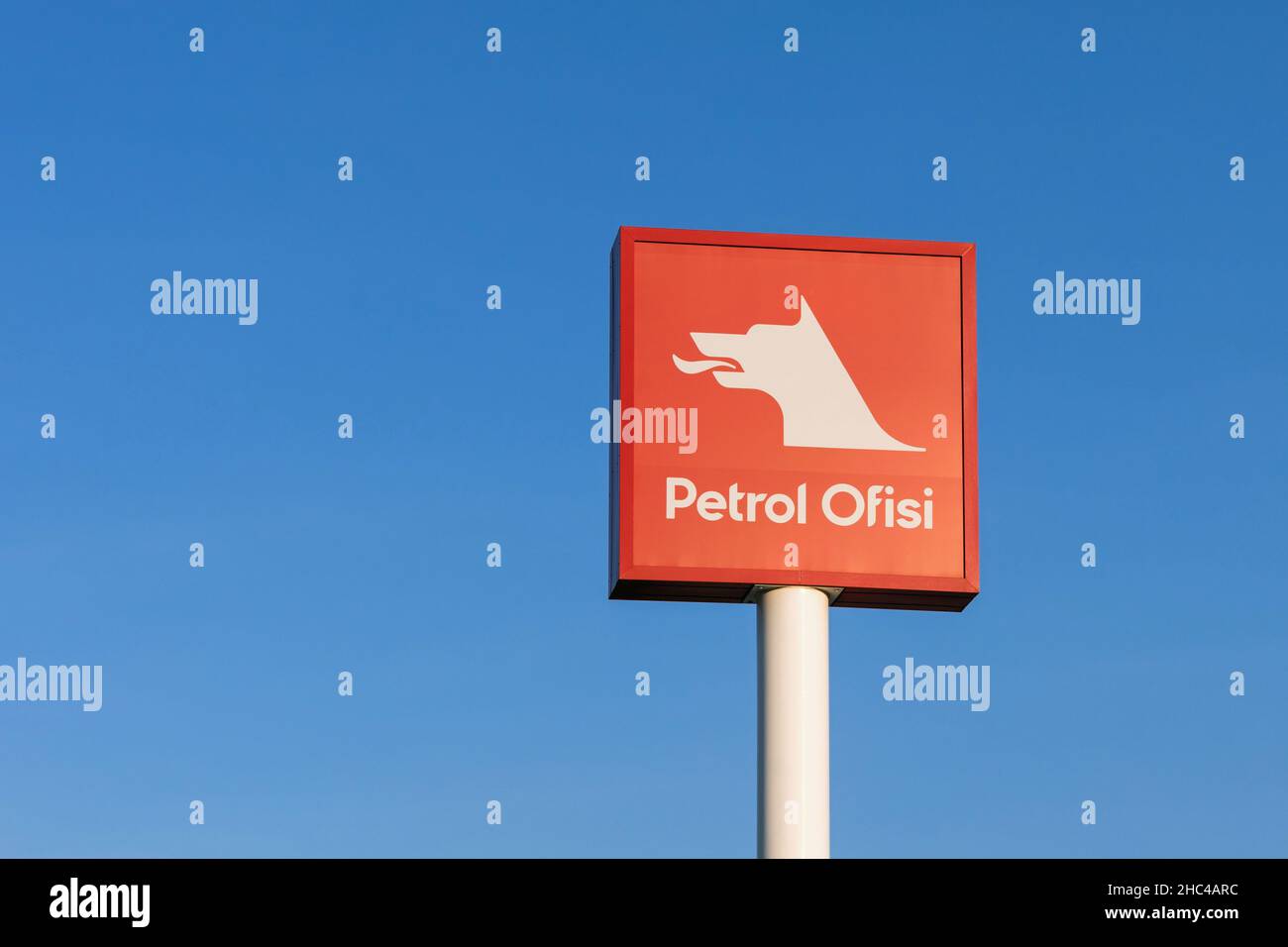 Turkish fuel products distribution and lubricants company Petrol Ofisi sign, symbol, logo Stock Photo