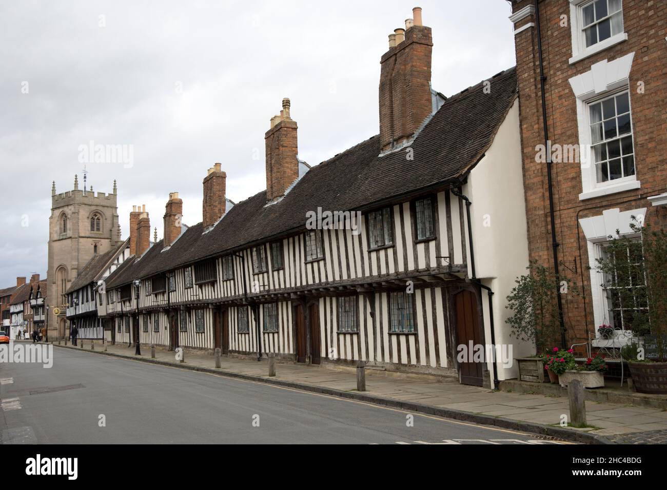 Guild Chapel and half timbered Shakespeare's schoolroom and Guild Hall Church Street Sratford on Avon. In 1553 the Guildhall became the headquarters o Stock Photo