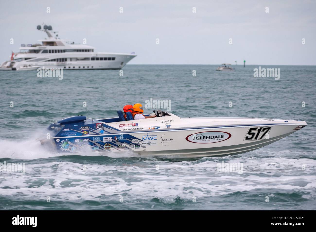 Motorboat offshore ocean race hi-res stock photography and images - Alamy