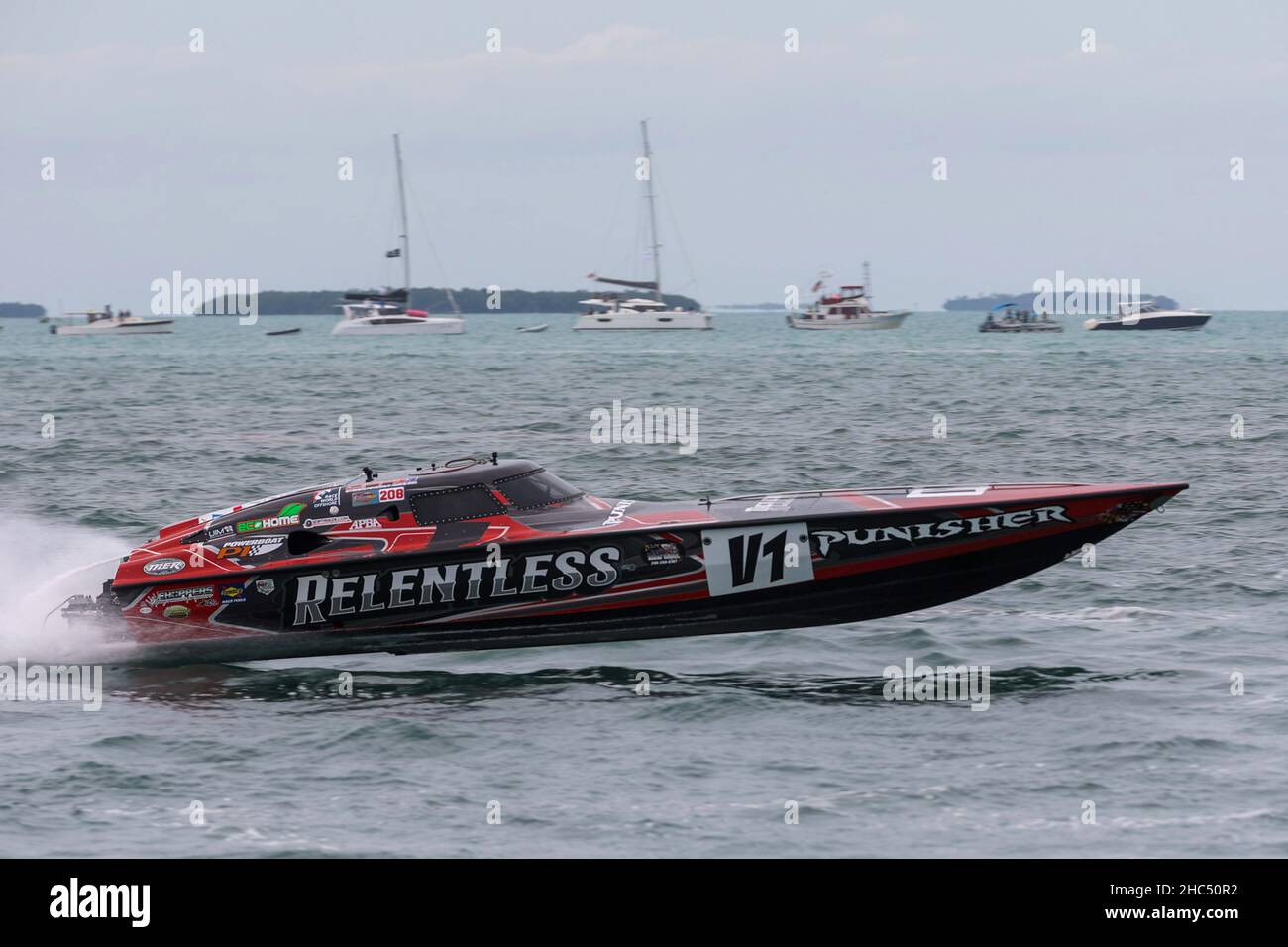 Motorboat offshore ocean race hi-res stock photography and images - Alamy