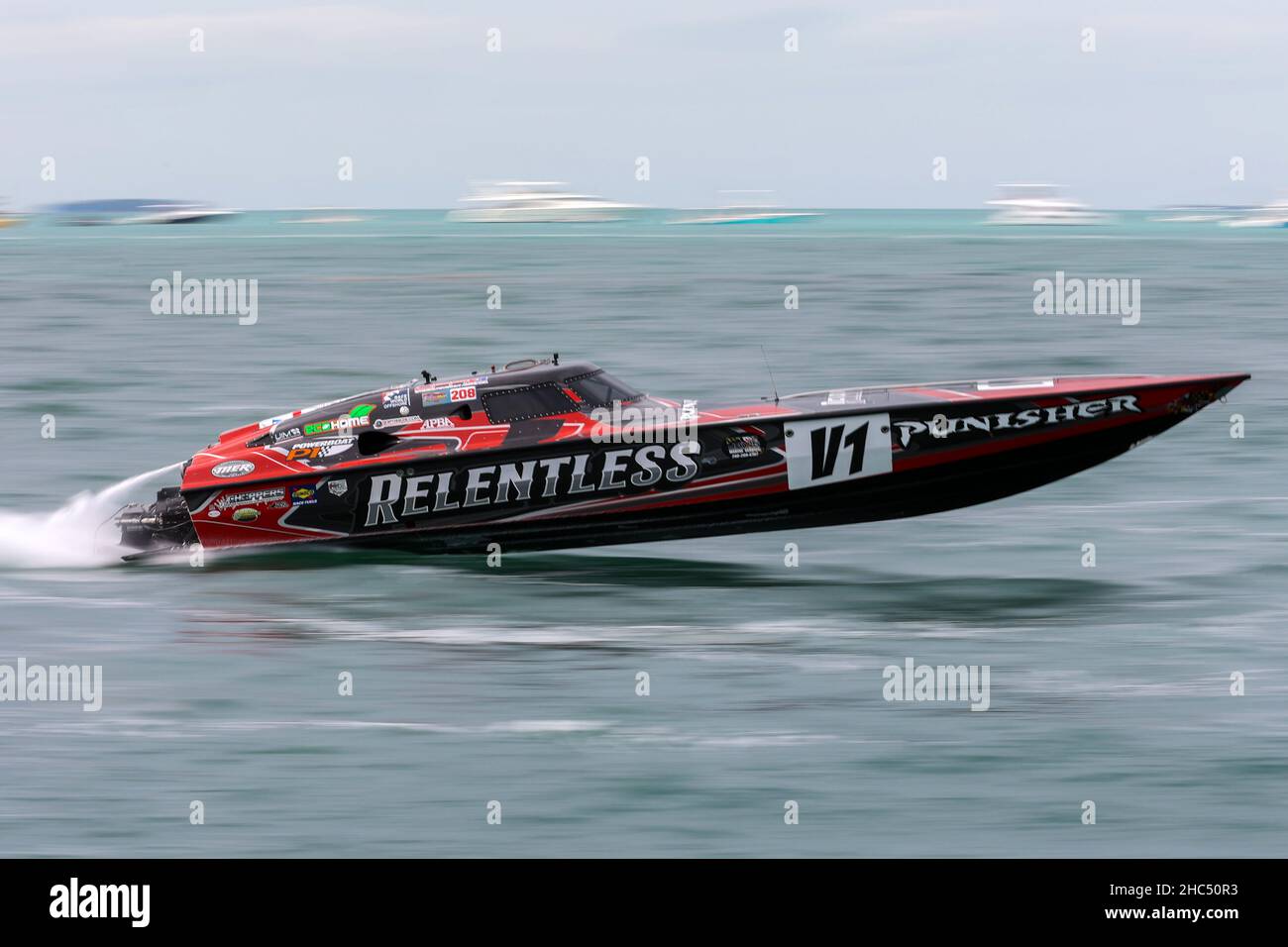 Motorboat offshore ocean race hi-res stock photography and images - Alamy