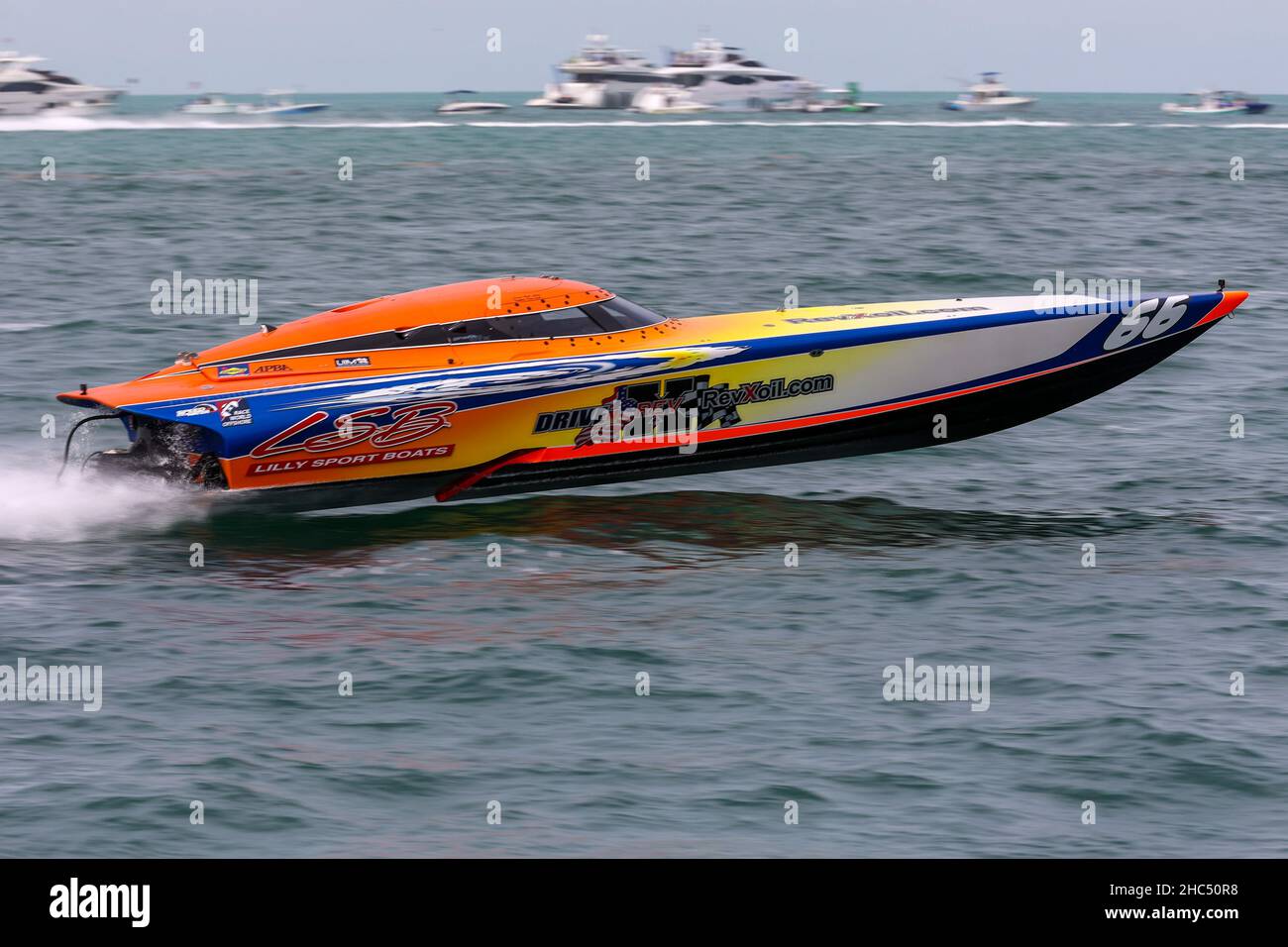 Motorboat offshore ocean race hi-res stock photography and images - Alamy