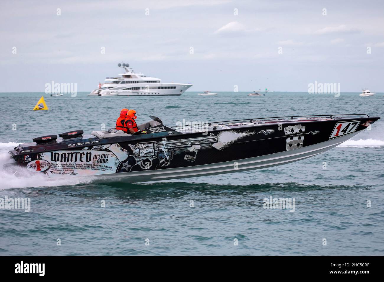 Motorboat offshore ocean race hi-res stock photography and images - Alamy