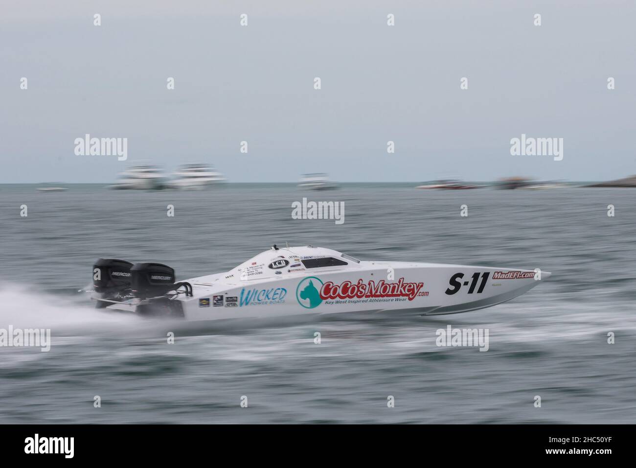 Motorboat offshore ocean race hi-res stock photography and images - Alamy