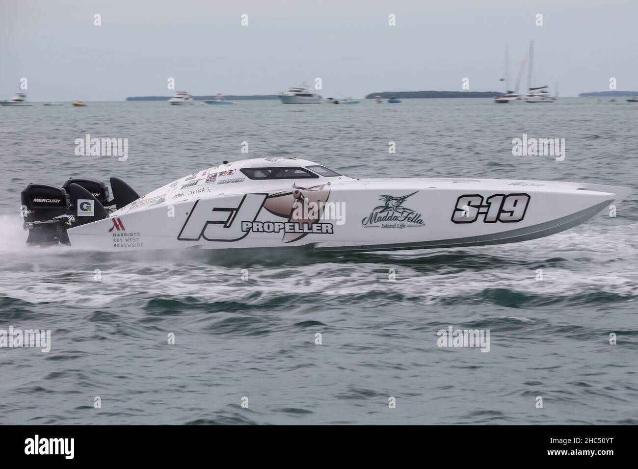 Motorboat offshore ocean race hi-res stock photography and images - Alamy