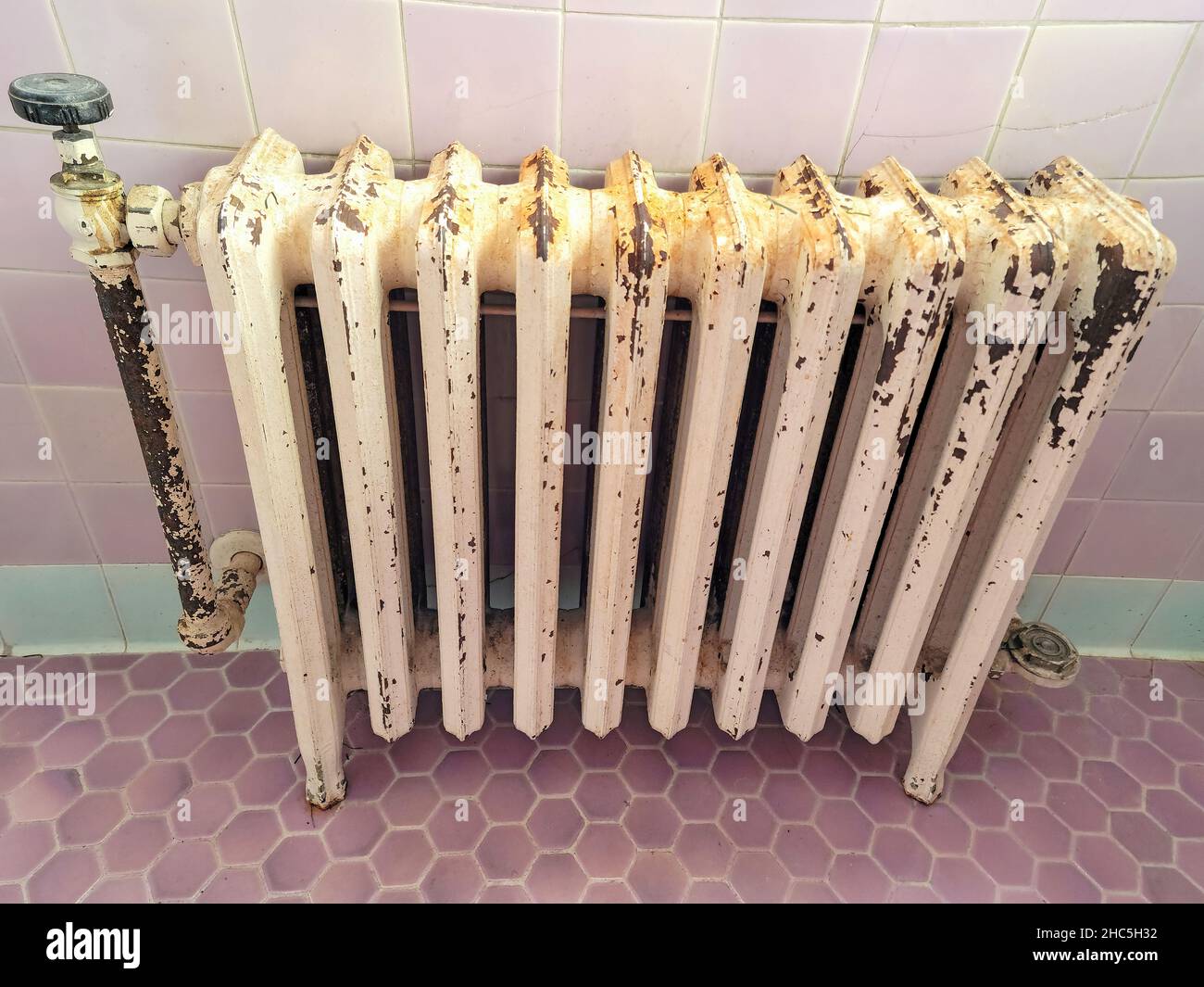 Heating radiator rusty hi-res stock photography and images - Alamy