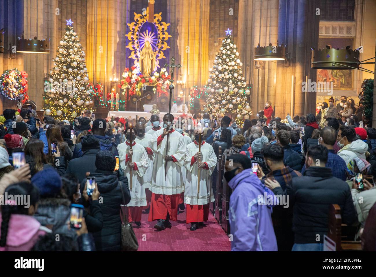 Celebration of the Christmas liturgy at the St. Anthony of Padua Church during the pandemic days in Istanbul, Turkey, December 24, 2021. Stock Photo