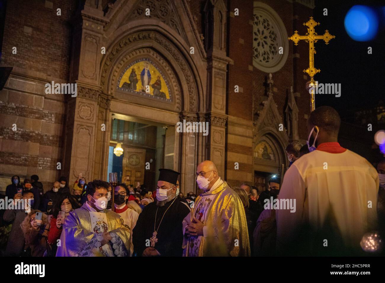 Celebration of the Christmas liturgy at the St. Anthony of Padua Church during the pandemic days in Istanbul, Turkey, December 24, 2021. Stock Photo