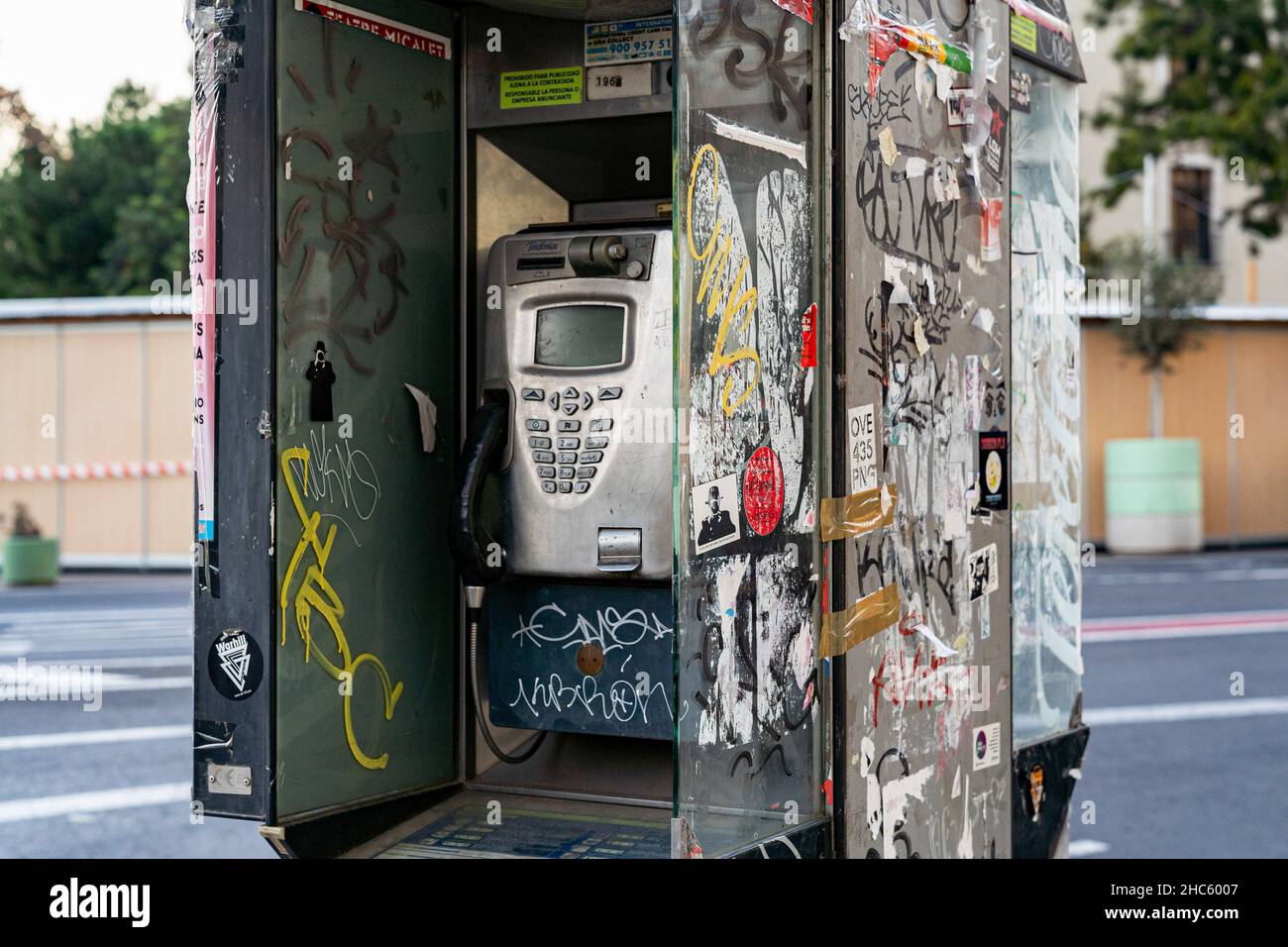A phone booth seen in the streets of Valencia. According to the new General Telecommunications Law (LGT), phone booths will disappear in 2022. The appearance of the mobile phone has been the main cause of the disuse of these booths. (Photo by Xisco Navarro / SOPA Images/Sipa USA) Stock Photo