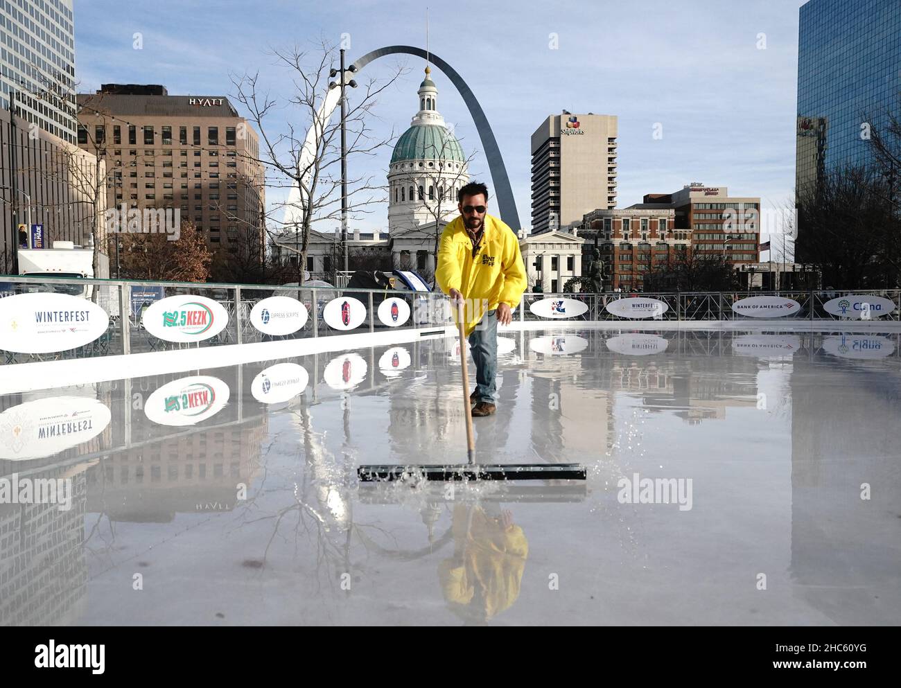 St. Louis, United States. 24th Dec, 2021. Ice attendant Eric Jablonski