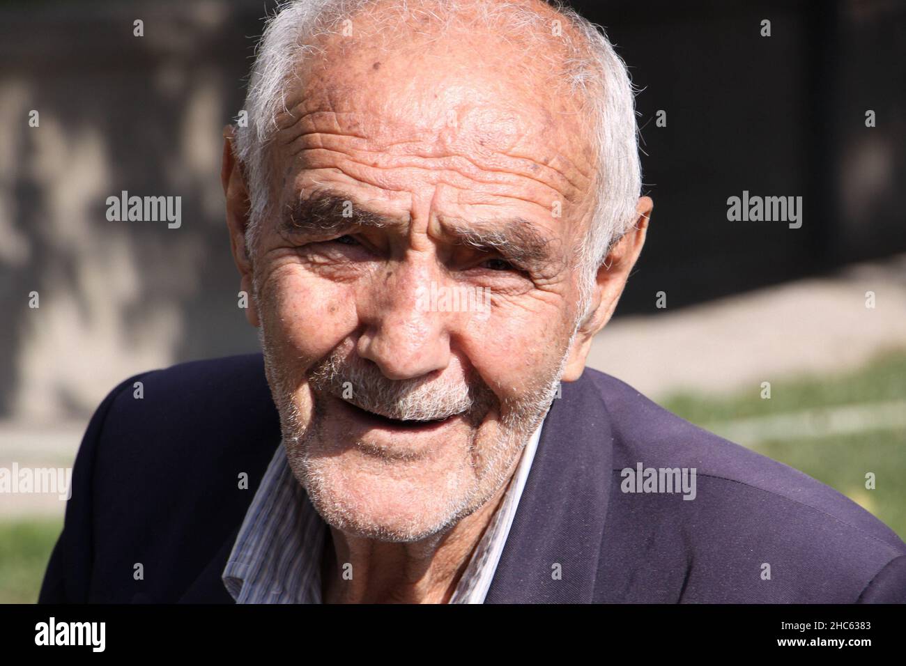 Old man white hair hi-res stock photography and images - Alamy
