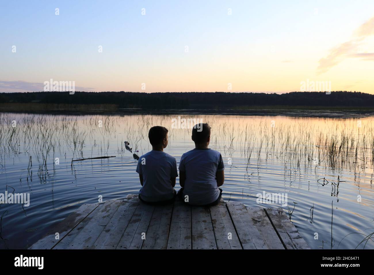 Family sitting on bridge hi-res stock photography and images - Alamy