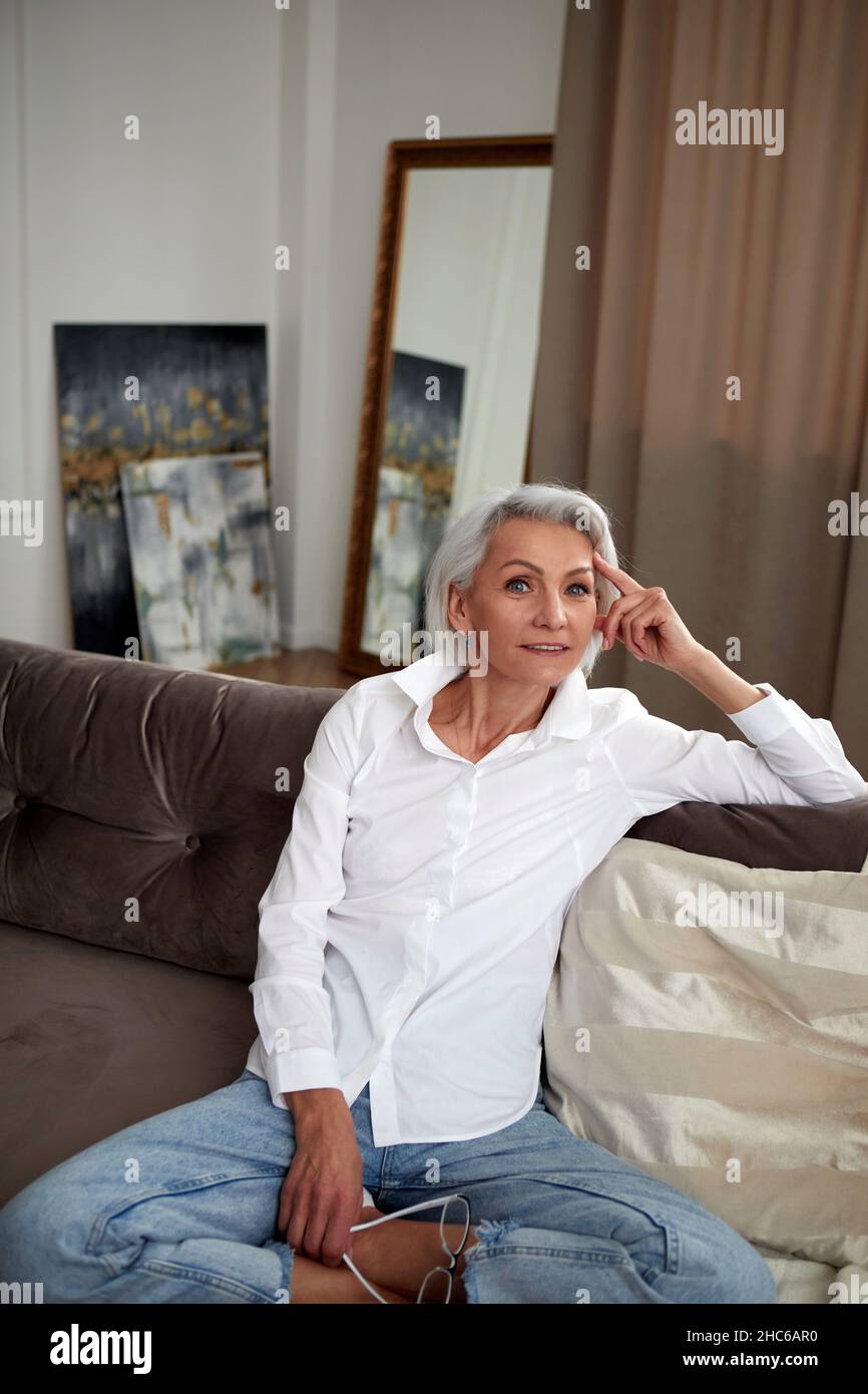 Mature woman sitting legs crossed hi-res stock photography and images ...