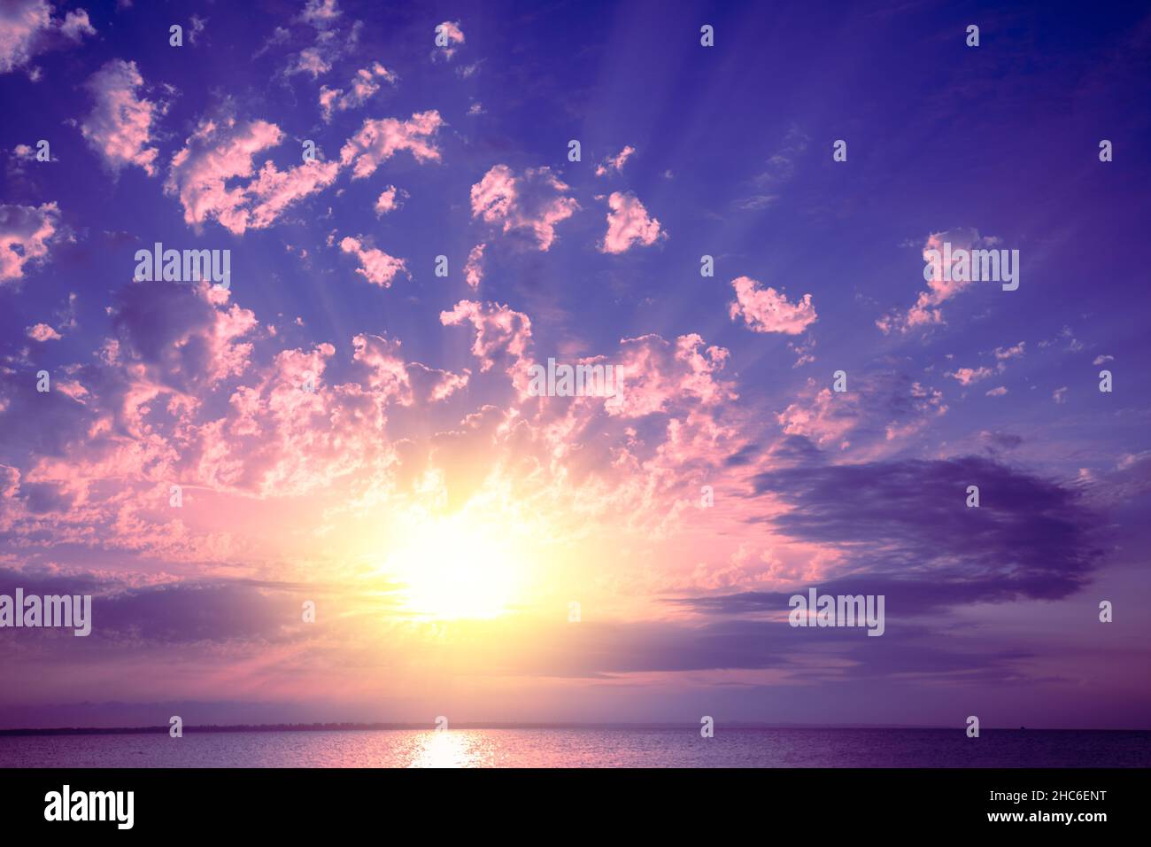 Dramatic sky with sun rays hi-res stock photography and images - Alamy