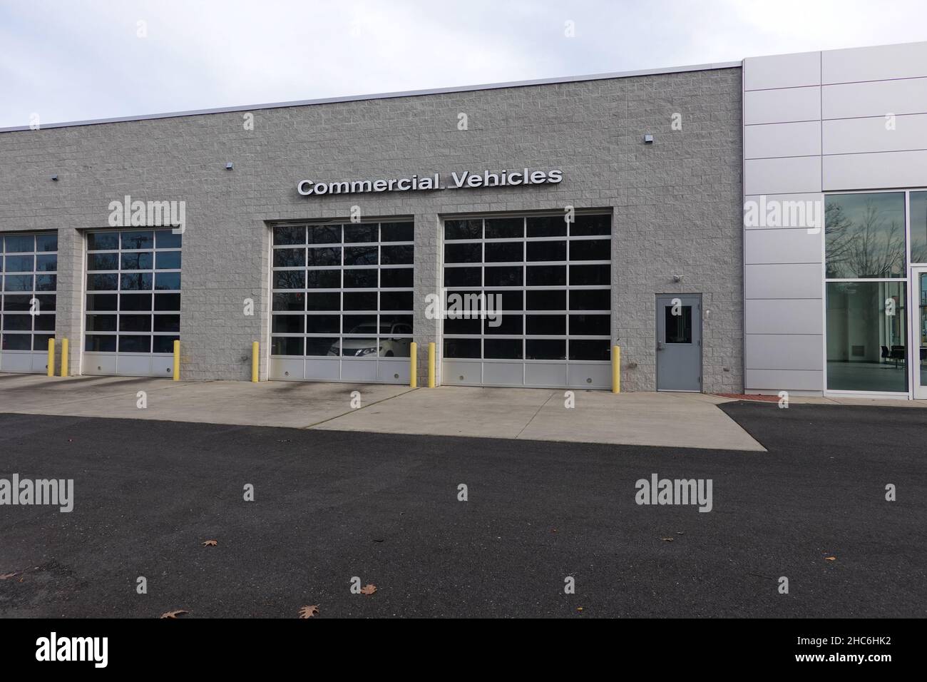 Commercial vehicle repair hi-res stock photography and images - Alamy