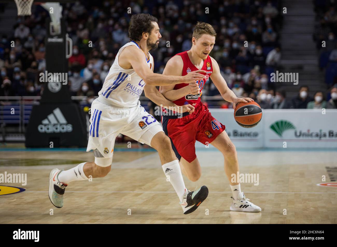 Madrid, Spain. 23rd Dec, 2021. Sergio Llull (L) and Marius Grigonis (R) during Real Madrid victory over CSKA Moscow (71 - 65) in Turkish Airlines Euroleague regular season (round 17) celebrated in Madrid (Spain) at Wizink Center. December 23rd 2021. (Photo by Juan Carlos García Mate/Pacific Press/Sipa USA) Credit: Sipa USA/Alamy Live News Stock Photo