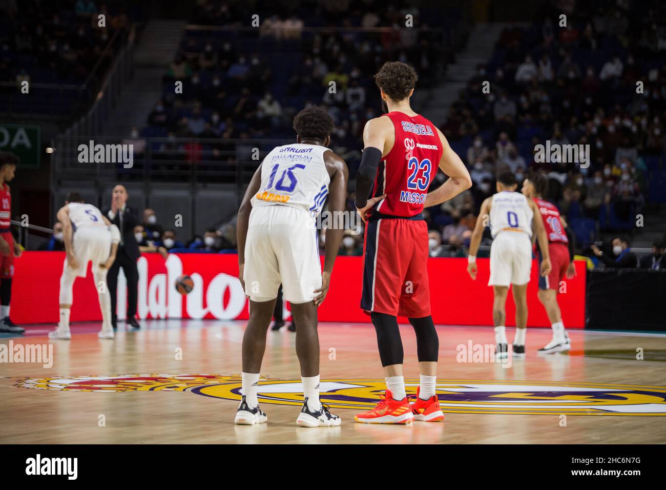 Madrid, Spain. 23rd Dec, 2021. Sediq Garuba (L) and Tornike Shengelia (R) during Real Madrid victory over CSKA Moscow (71 - 65) in Turkish Airlines Euroleague regular season (round 17) celebrated in Madrid (Spain) at Wizink Center. December 23rd 2021. (Photo by Juan Carlos García Mate/Pacific Press/Sipa USA) Credit: Sipa USA/Alamy Live News Stock Photo