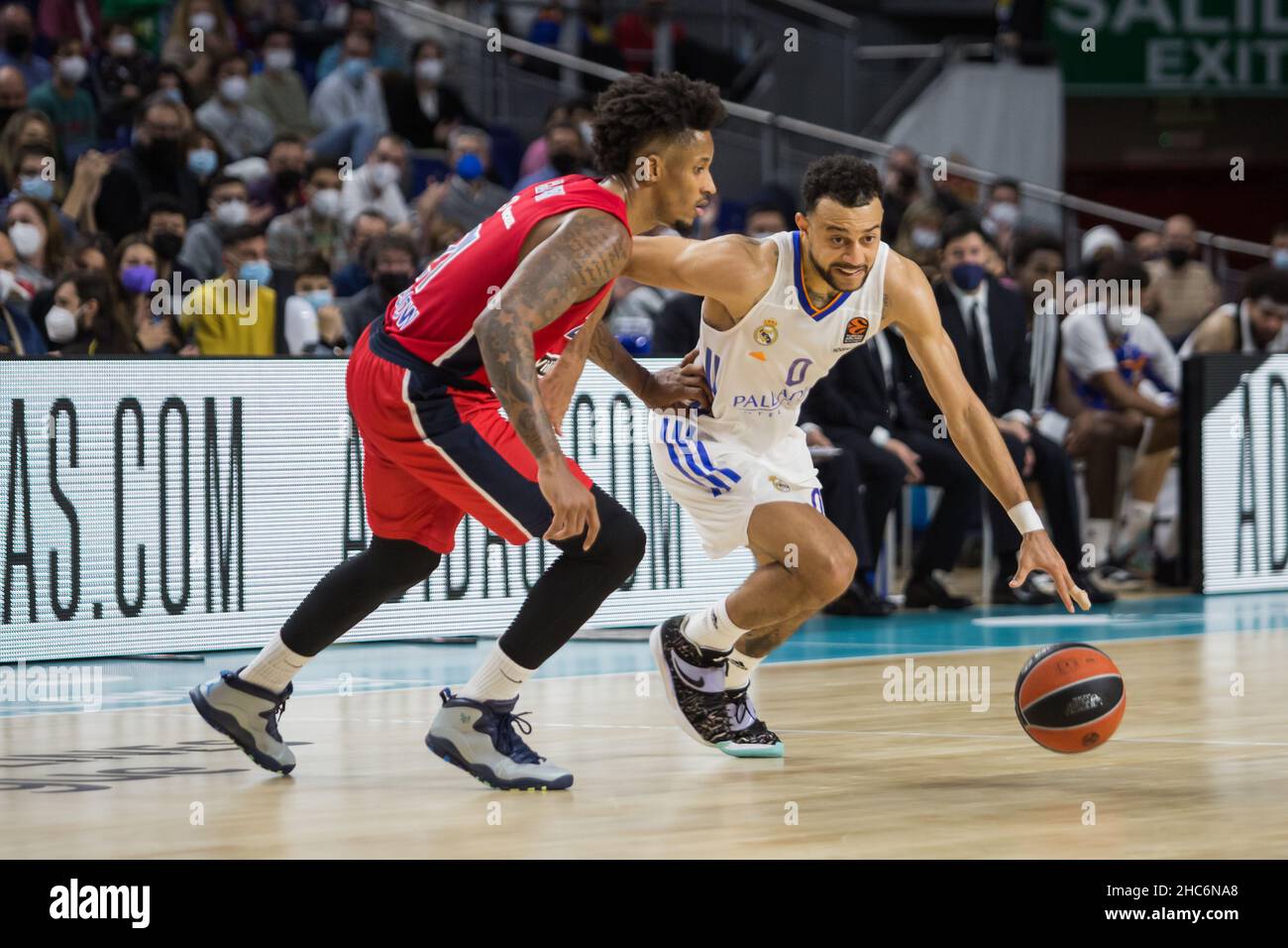 Madrid, Spain. 23rd Dec, 2021. Will Clyburn (L) and Nigel Williams-Goss (R) during Real Madrid victory over CSKA Moscow (71 - 65) in Turkish Airlines Euroleague regular season (round 17) celebrated in Madrid (Spain) at Wizink Center. December 23rd 2021. (Photo by Juan Carlos García Mate/Pacific Press/Sipa USA) Credit: Sipa USA/Alamy Live News Stock Photo