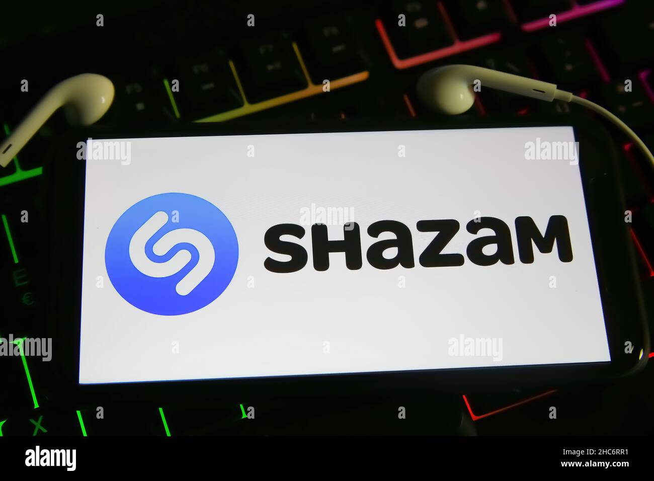 Shazam online hi-res stock photography and images - Alamy
