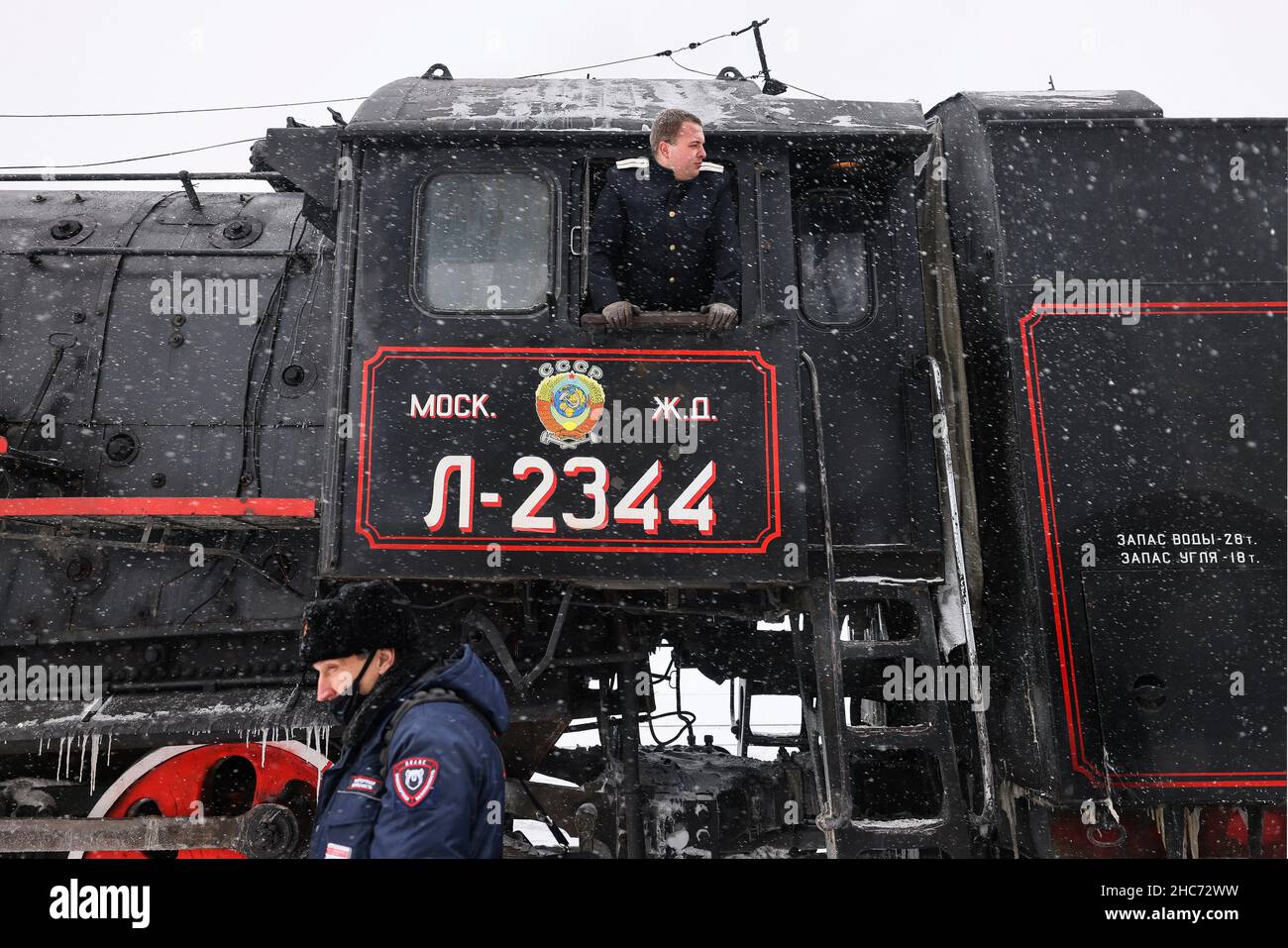 Bnsf Christmas 2022 Ivanovo, Russia. 25Th Dec 2021. Ivanovo, Russia - December 25, 2021: The  Christmas Retro Train At The Ivanovo Railway Station. The Train Includes  Cars With The 19Th-20Th Century Designed Interior And A