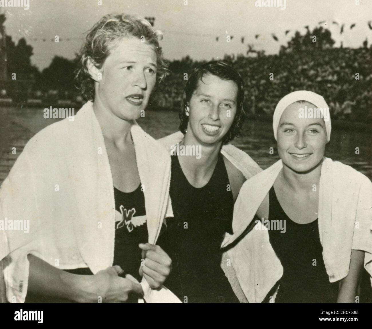 US Swimmers competing in the 1948 Olympic Games, from left: Suzanne Zimmerman, Muriel June Mellow, and Barbara Jensen, USA 1948 Stock Photo