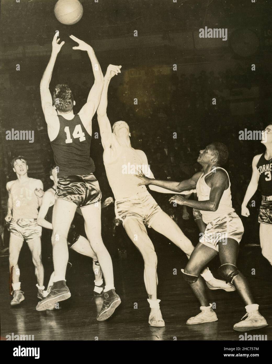 American College Basketball Players in Action: Len Hassman and Bob Gale, USA 1940s Stock Photo