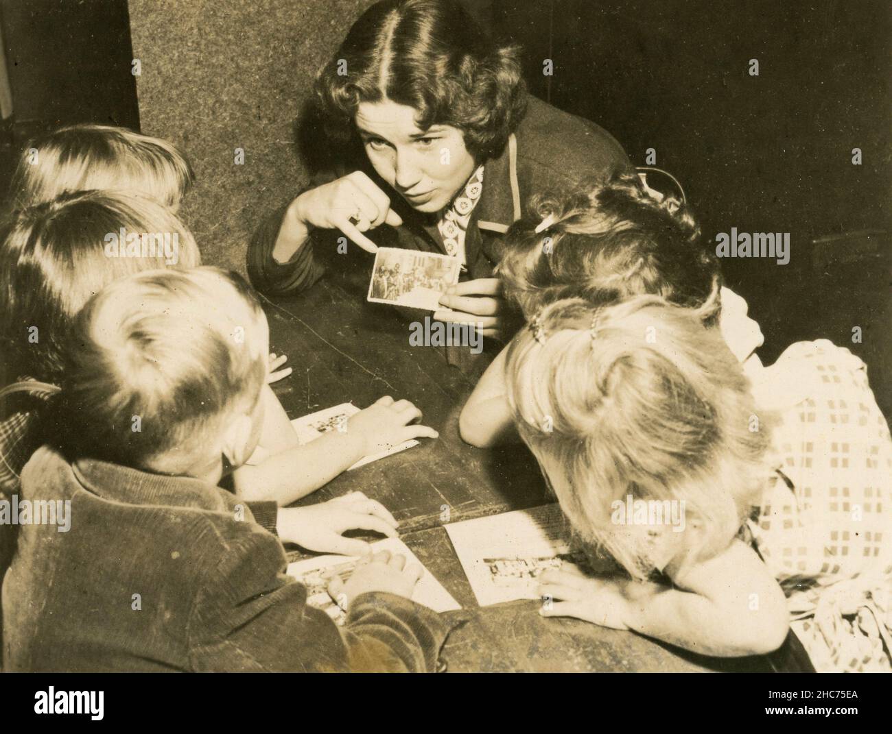 A Teacher Explains the Photo to the Pupils at a Nursery School, USA 1940s Stock Photo