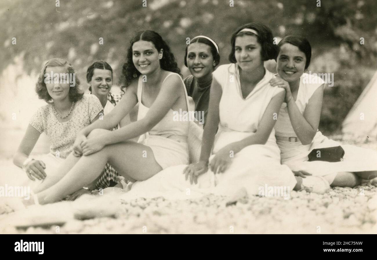 1930s beach hi-res stock photography and images - Alamy