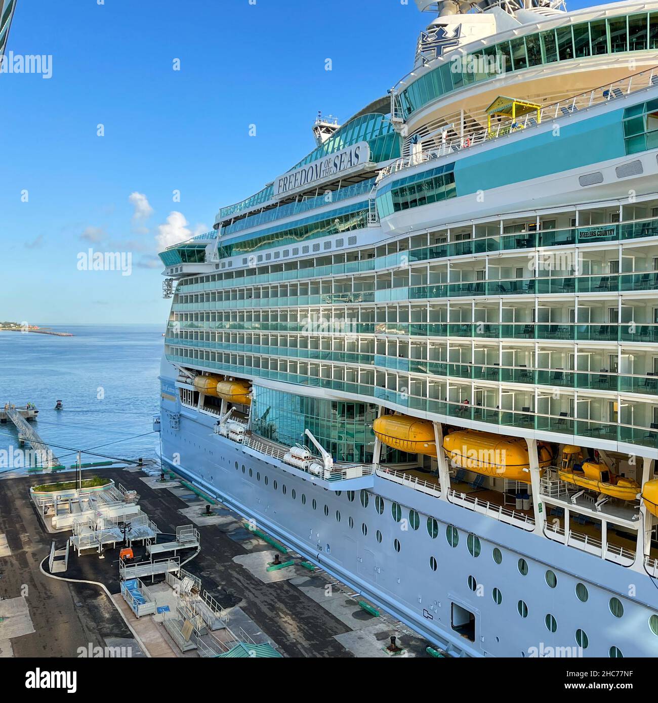 Top 30+ Stock Images oasis of the seas next to freedom of the seas Excellent Top 30+ Stock Images oasis of the seas next to freedom of the seas Excellent