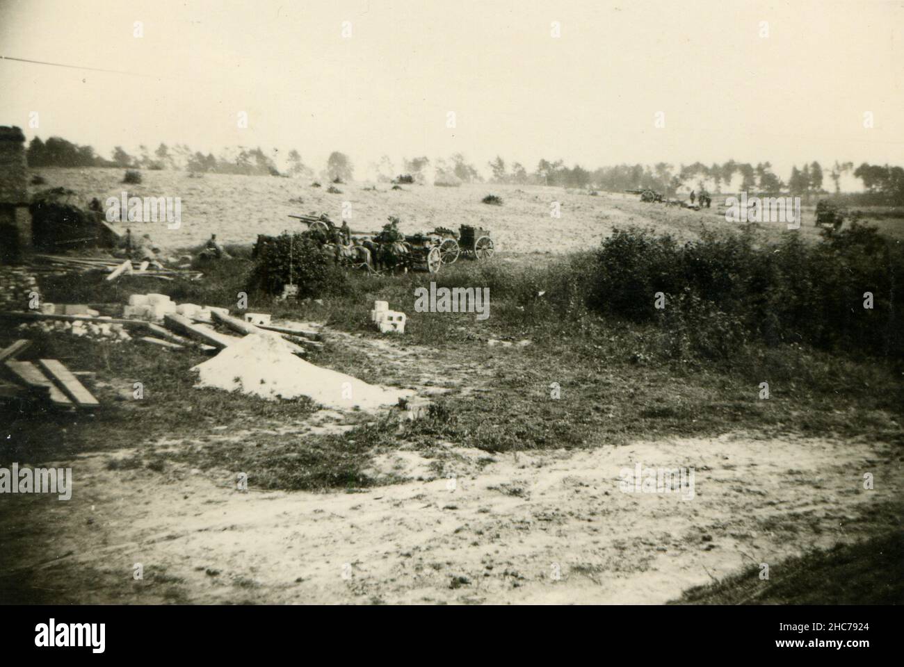 WWII WW2 german soldiers invades Poland - Tomaszów Lubelski, Poland 09/22/1939 - polish abandon weapons and cannons Stock Photo